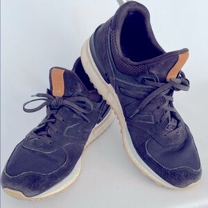 New Balance Black 574 Water Resistant Women’s Size 9